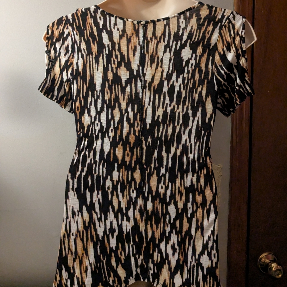 Cold Shoulder Top - Picture 3 of 4